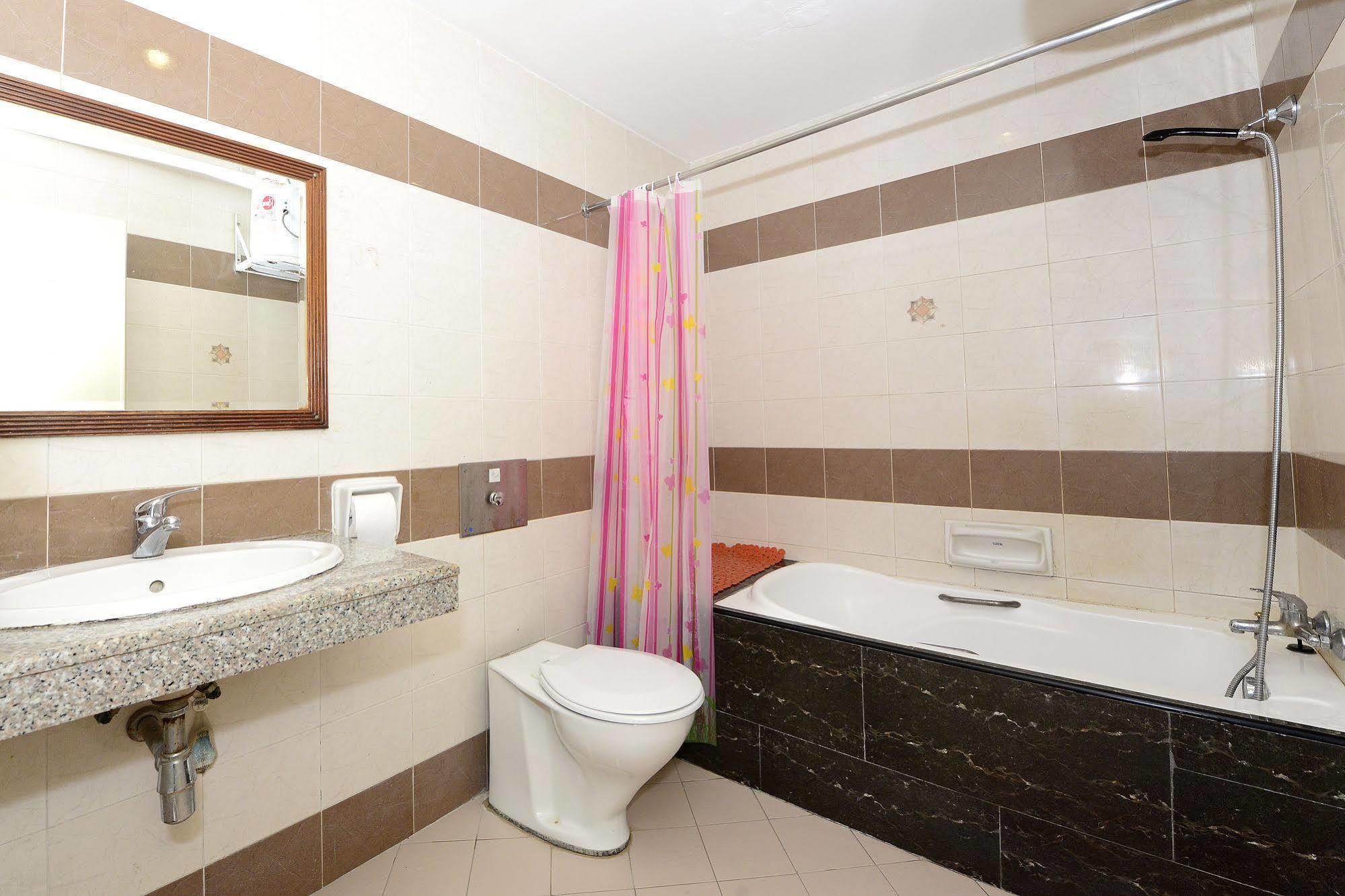 Oyo 106 Beach Hotel Singapura Luaran gambar